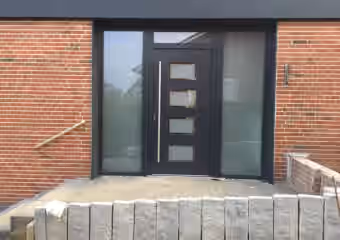 Moderne Haustür mit hoher Wärmedämmung und Sicherheitsverriegelung